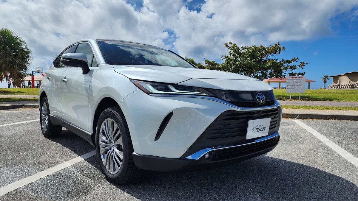 【TOYOTA ハイグレードSUV！ ハリアー確約プラン 】★空港送迎・免責補償付☆ 禁煙車／ドラレコ／バックカメラ／ETC車載器／対人・人身・車両・免責補償込